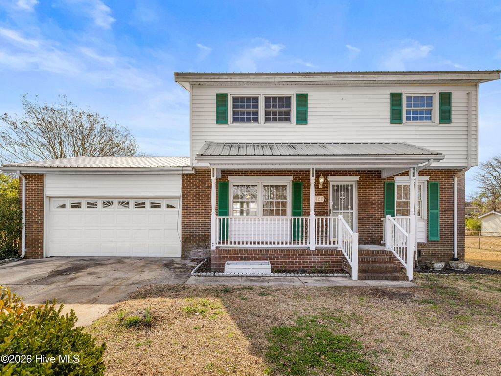 Photo of 422 Thomas Drive, Jacksonville, NC 28546 (MLS # 100552872)