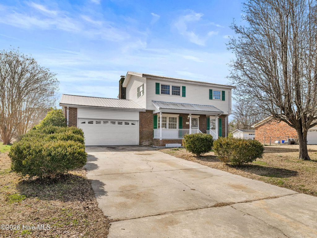 Photo of 422 Thomas Drive, Jacksonville, NC 28546 (MLS # 100552872)