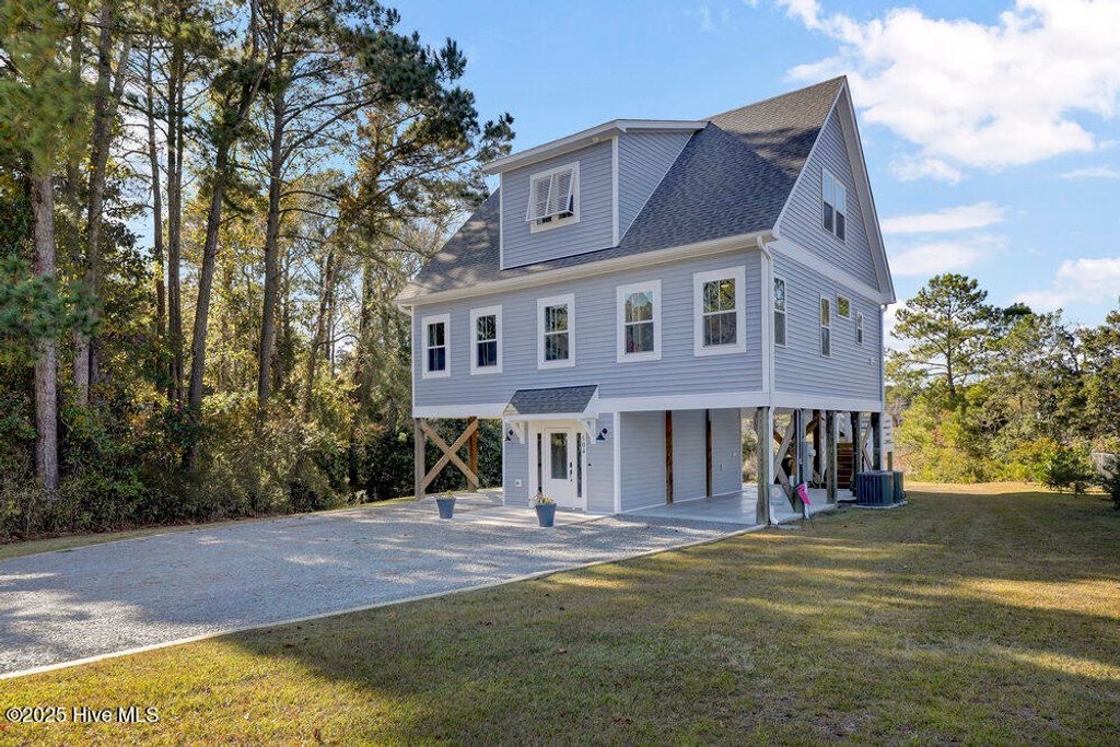 Photo of 504 Creek Drive, Hampstead, NC 28443 (MLS # 100539309)