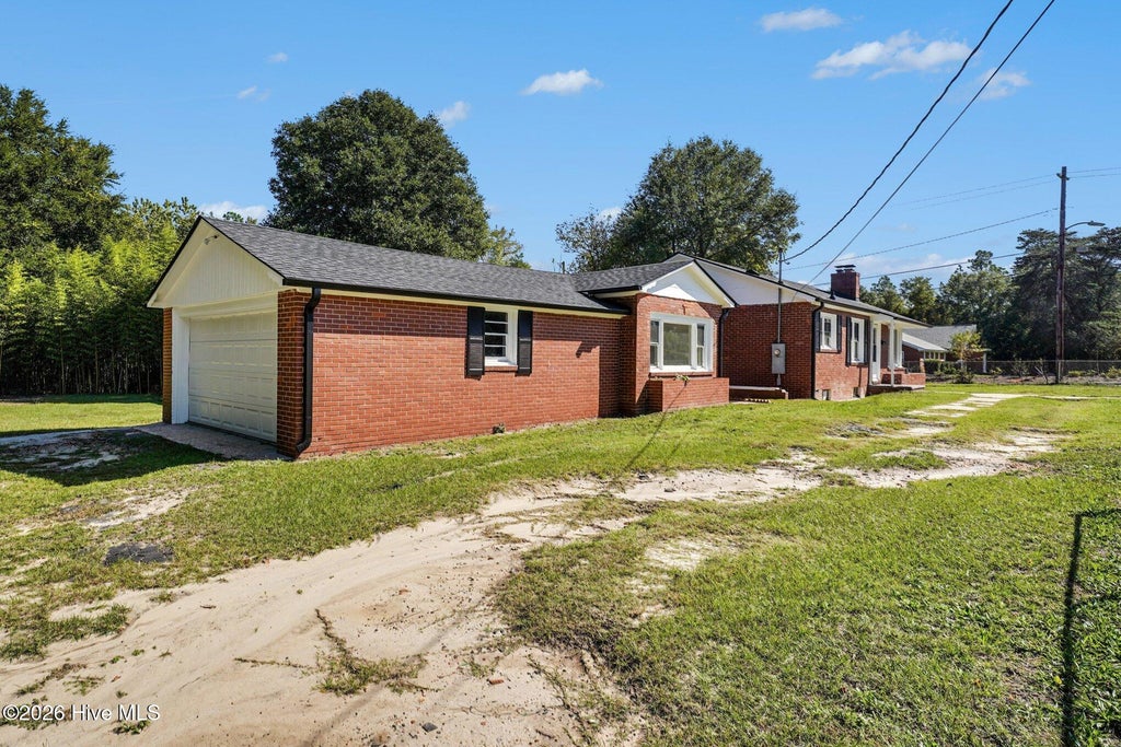 Photo of 1009 W New Hampshire Avenue, Southern Pines, NC 28387 (MLS # 100610762)