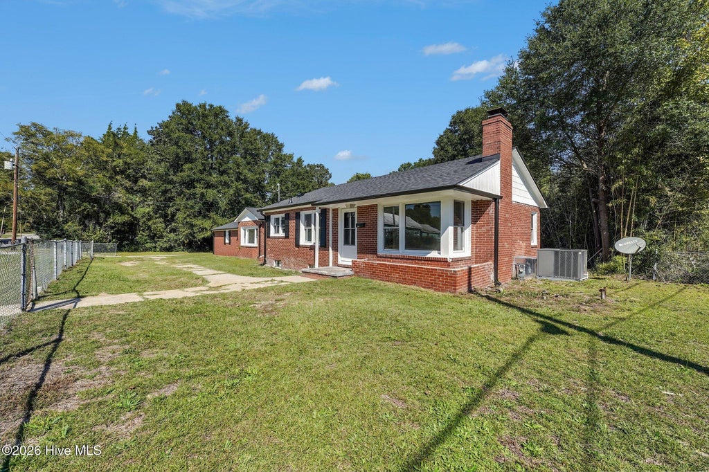 Photo of 1009 W New Hampshire Avenue, Southern Pines, NC 28387 (MLS # 100610762)