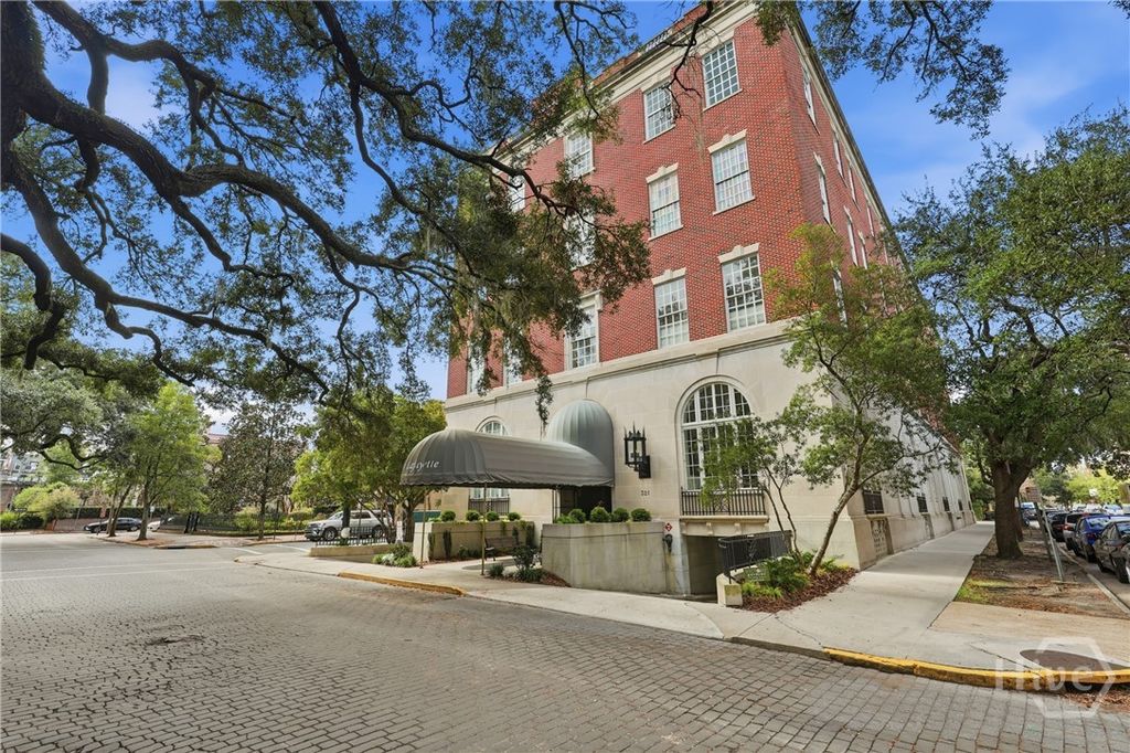 Photo of 321 Abercorn Street #406, Savannah, GA 31401 (MLS # SA347457)