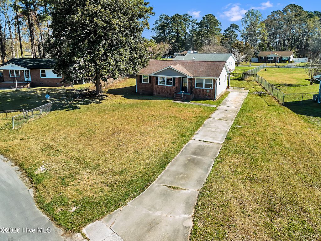 Photo of 107 Knight Place, Jacksonville, NC 28546 (MLS # 100561824)