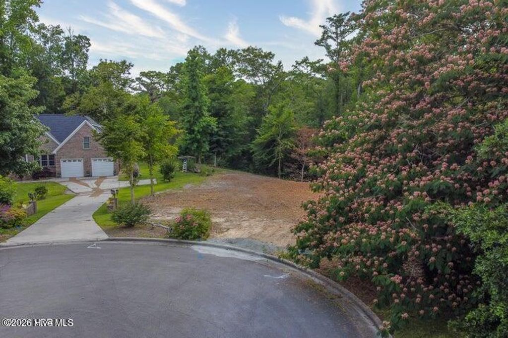 Photo of 102 Cabot Circle, New Bern, NC 28560 (MLS # 100557043)