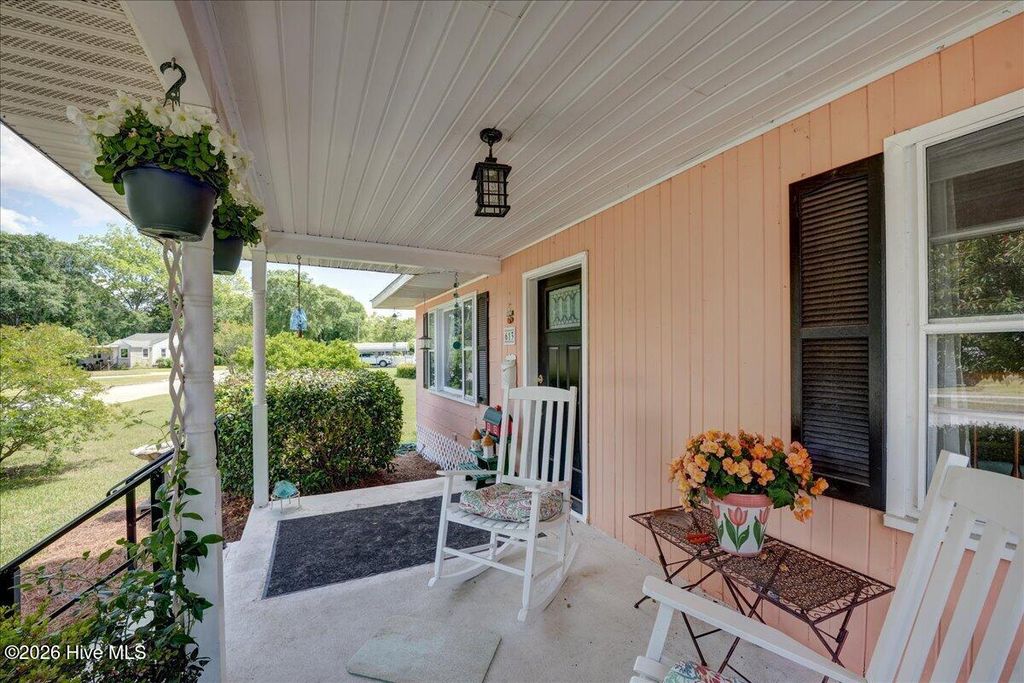 Photo of 613 Franklin Avenue, New Bern, NC 28560 (MLS # 100571778)