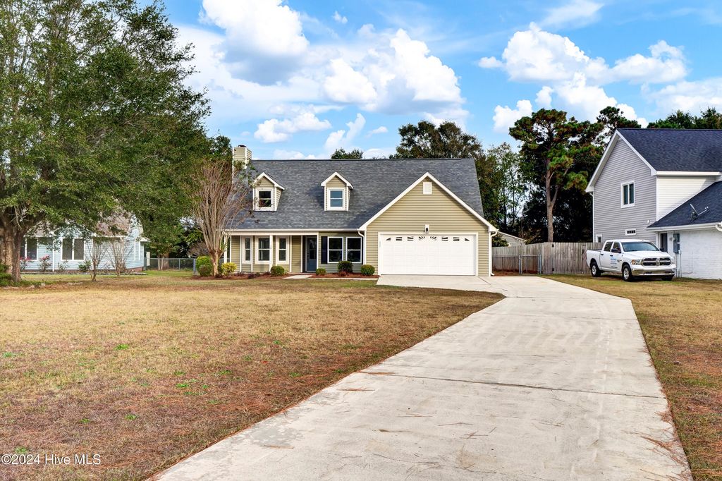 Photo of 10 Bay Drive, Sneads Ferry, NC 28460 (MLS # 100475376)