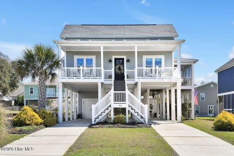 Homes For Sale - 106 SE 40th Street<br/> Oak Island, NC 28465
