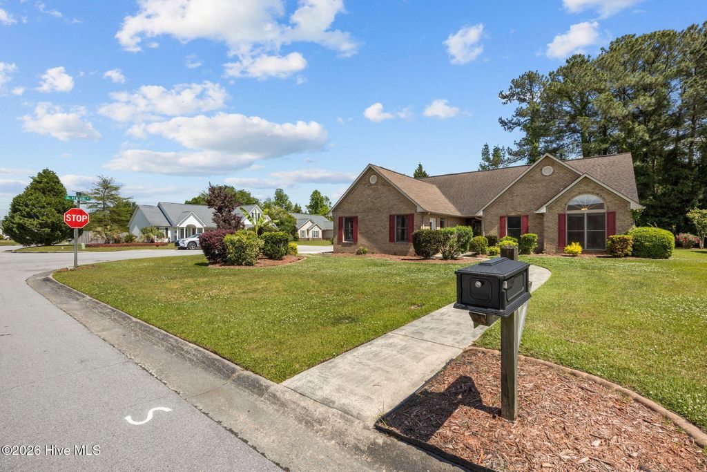 Photo of 300 Mahaffey Lane, New Bern, NC 28560 (MLS # 100563313)