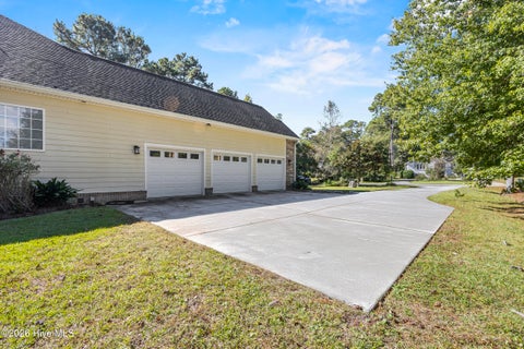 Tiny photo for 707 N Green Tee Road, Hampstead, NC 28443 (MLS # 100610364)