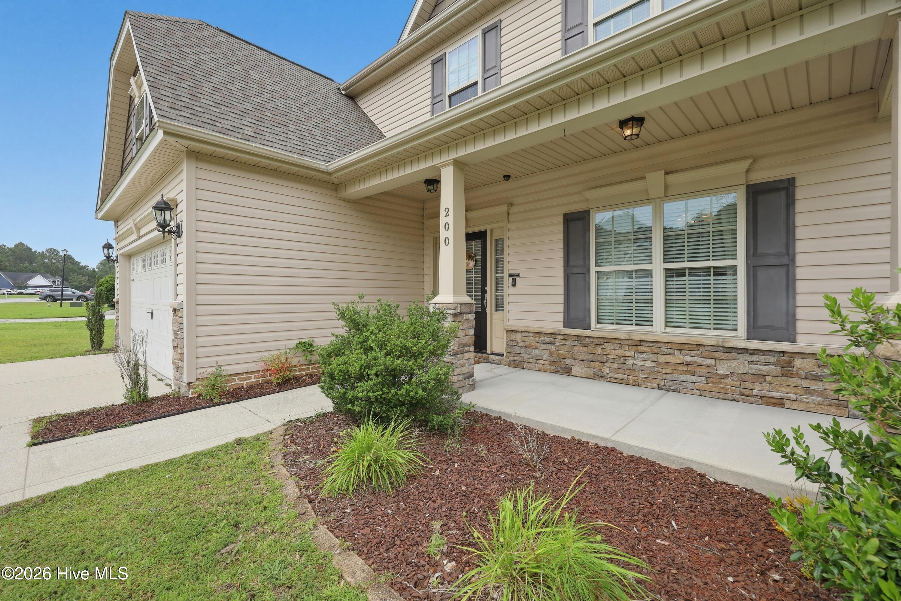 200 Wedgefield Circle