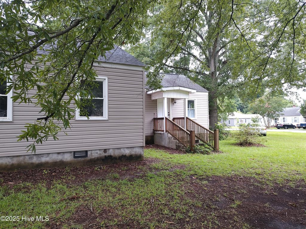 Photo of 515 Jefferson Avenue, New Bern, NC 28560 (MLS # 100582261)
