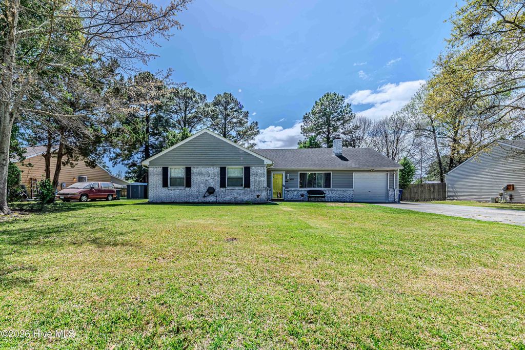 Photo of 408 Cardinal Road, Jacksonville, NC 28546 (MLS # 100573215)