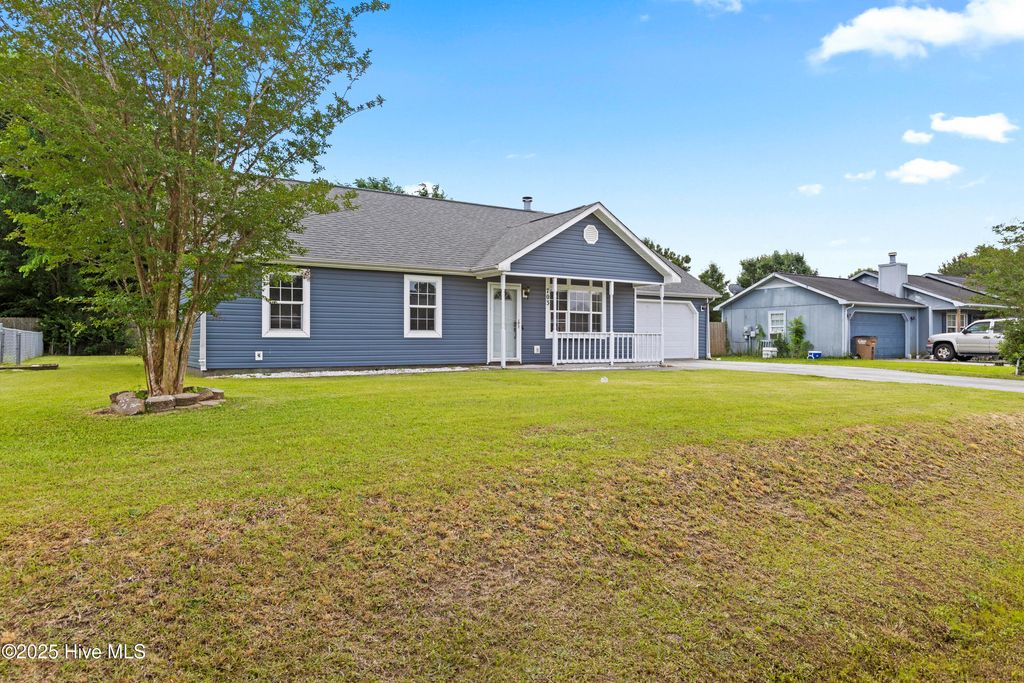 Photo of 703 Covington Court, Hubert, NC 28539 (MLS # 100587670)