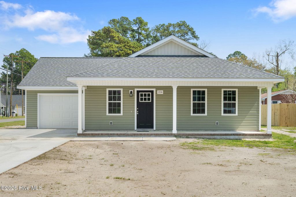 Photo of 214 N Walnut Street, Rose Hill, NC 28458 (MLS # 100562692)