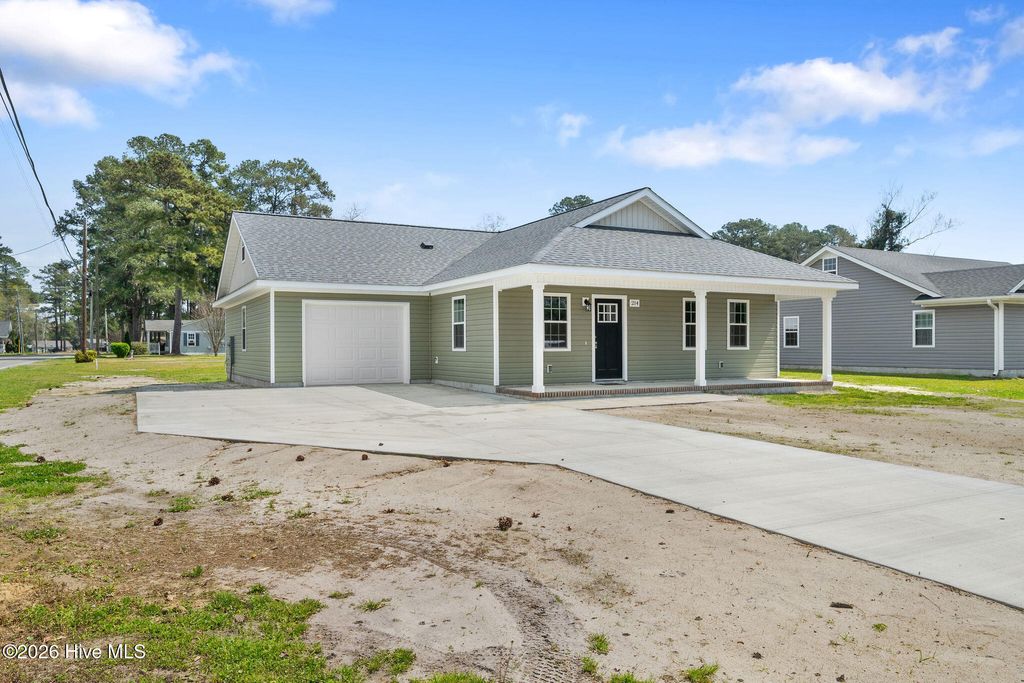 Photo of 214 N Walnut Street, Rose Hill, NC 28458 (MLS # 100562692)