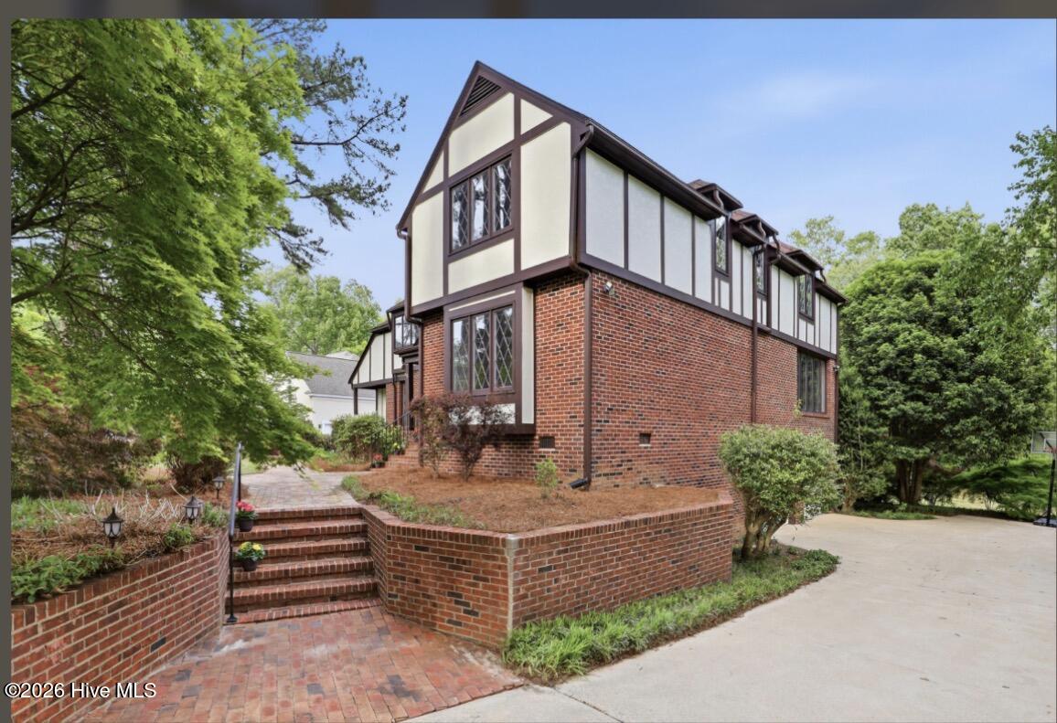 2204 Darien Place NW