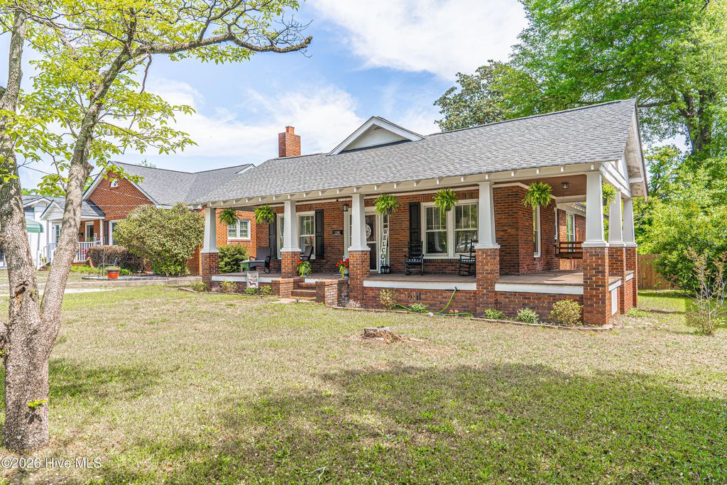 Photo of 304 Minturn Avenue, Hamlet, NC 28345 (MLS # 100566642)