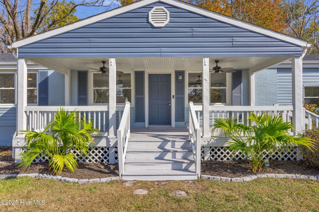 Photo of 704 Vernon Drive, Jacksonville, NC 28540 (MLS # 100542622)