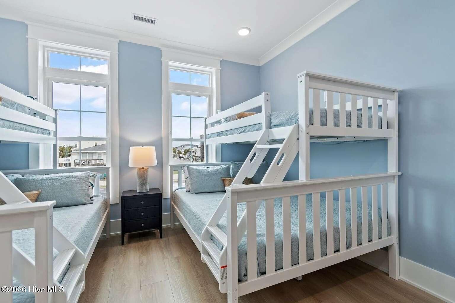 463 Ocean Boulevard W