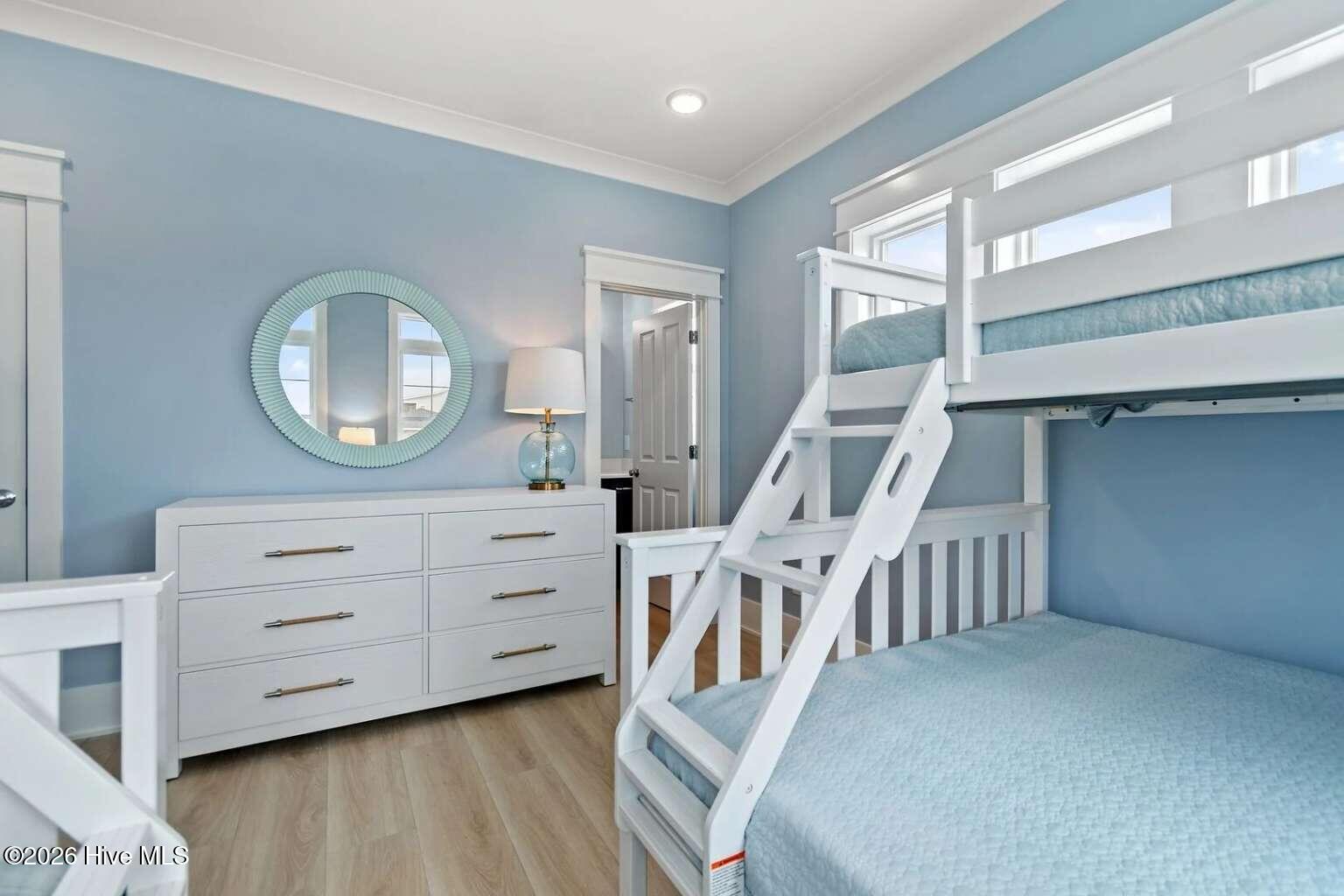 463 Ocean Boulevard W