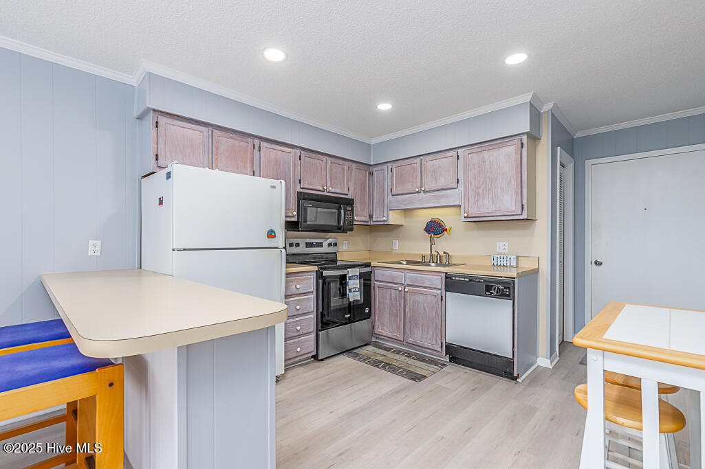 301 Commerce Way 260