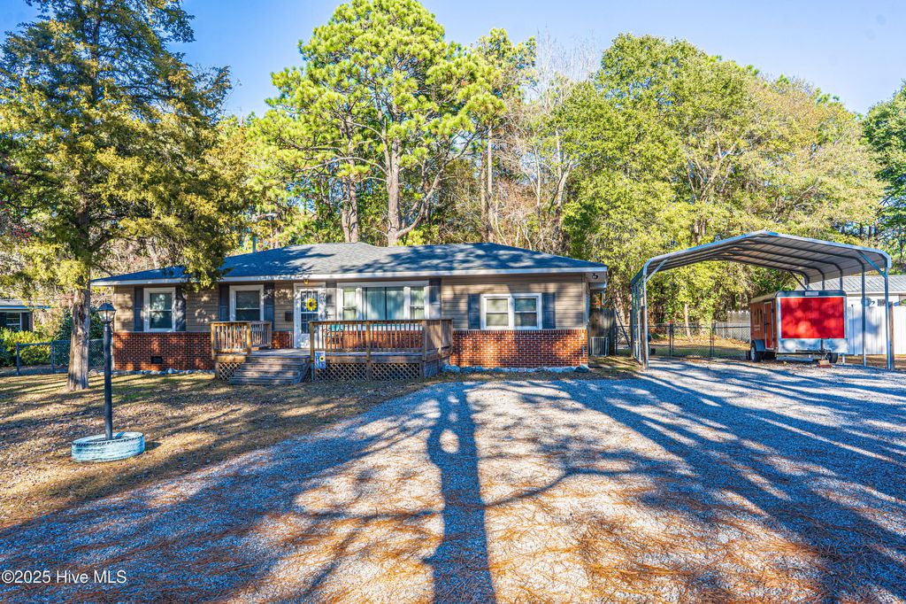 Photo of 906 Hylan Avenue, Hamlet, NC 28345 (MLS # 100544121)