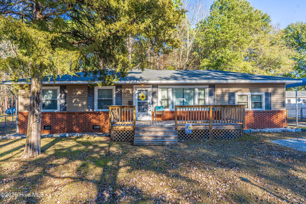 Photo of 906 Hylan Avenue, Hamlet, NC 28345 (MLS # 100544121)