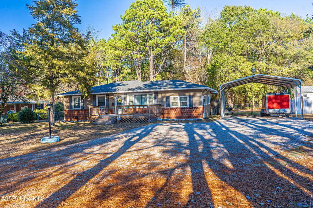 Photo of 906 Hylan Avenue, Hamlet, NC 28345 (MLS # 100544121)