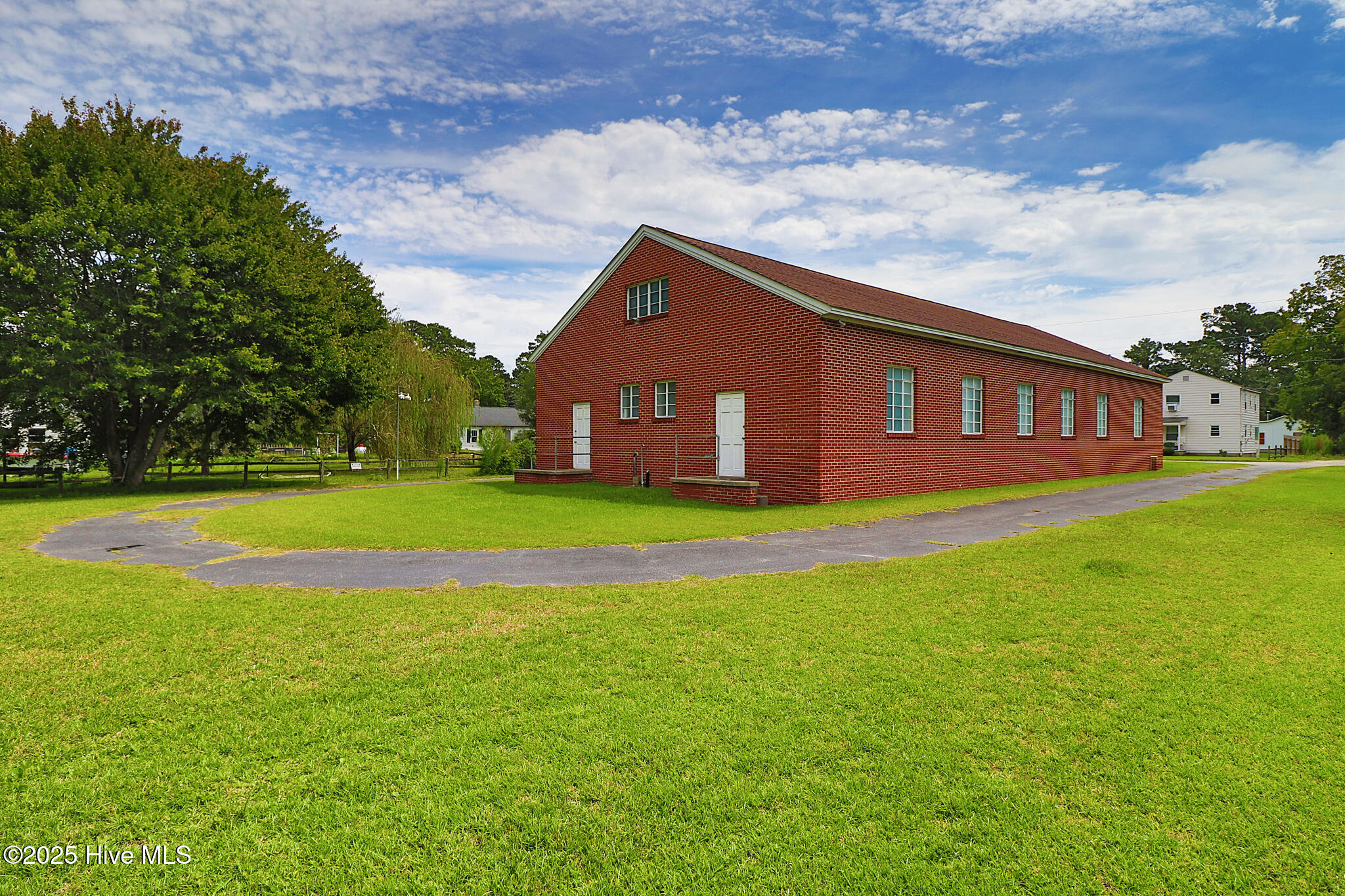 2101 S Lakeview Drive