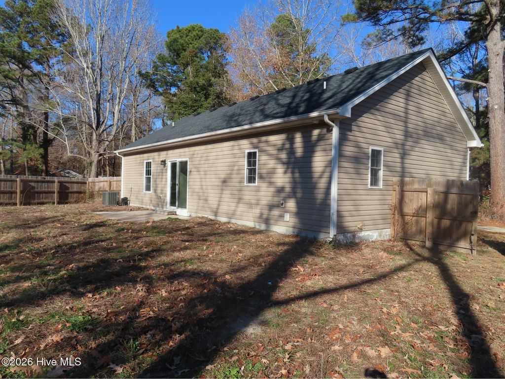 Photo of 121 Sycamore Drive, Moyock, NC 27958 (MLS # 100547098)
