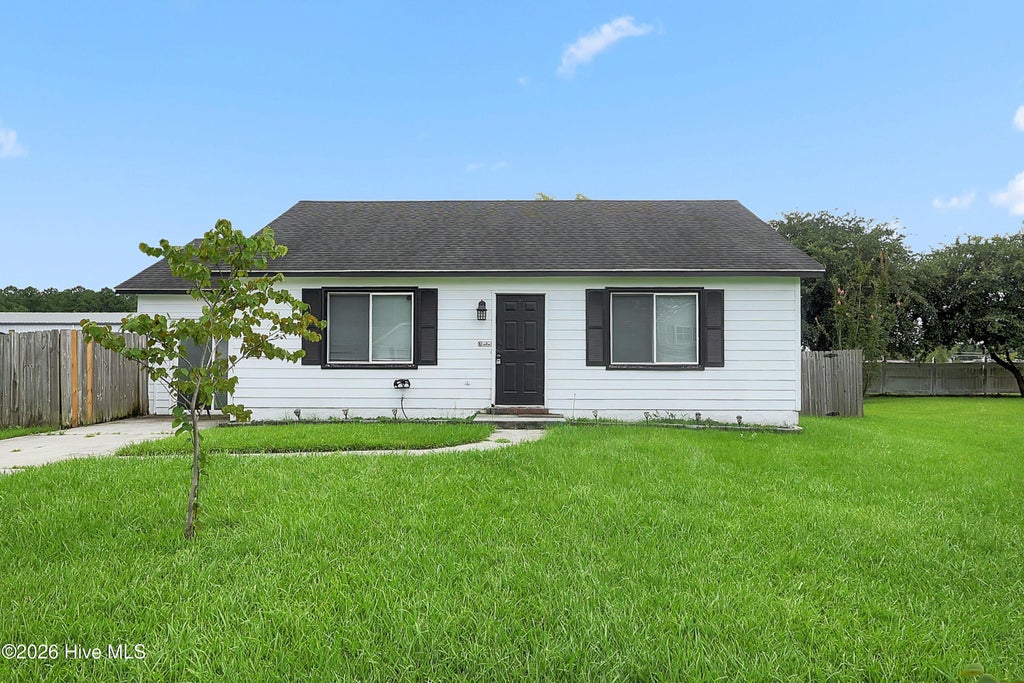 Photo of 109 Milestone Court, Jacksonville, NC 28546 (MLS # 100609573)