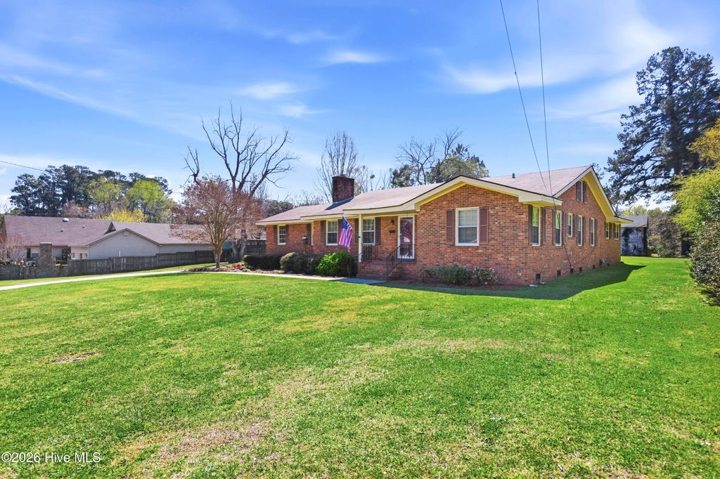 Photo of 118 E Wyche Street, Whiteville, NC 28472 (MLS # 100561797)