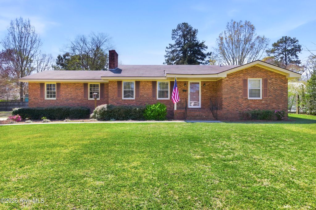 Photo of 118 E Wyche Street, Whiteville, NC 28472 (MLS # 100561797)