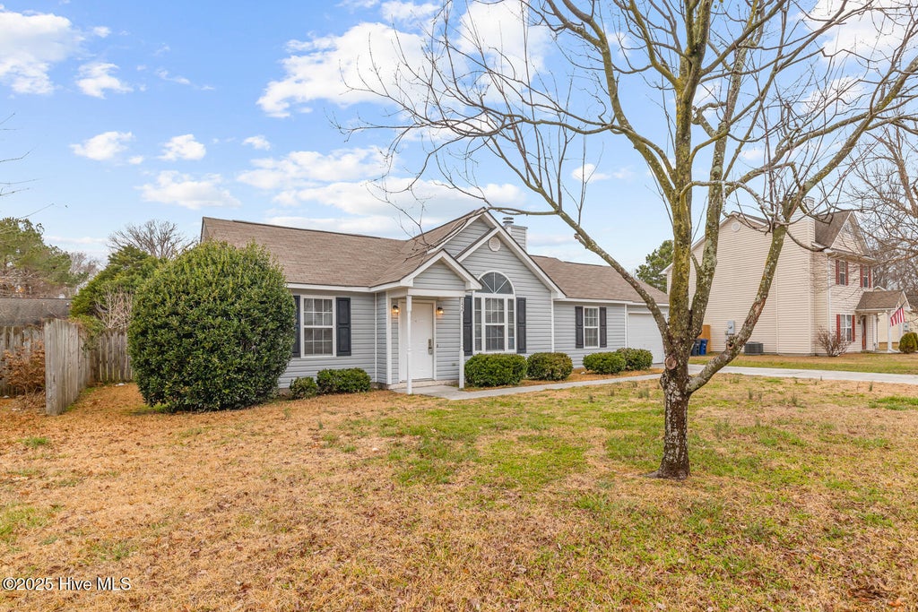 Photo of 152 Settlers Circle, Jacksonville, NC 28546 (MLS # 100586949)