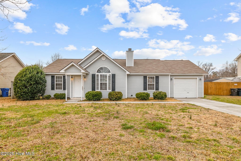 Photo of 152 Settlers Circle, Jacksonville, NC 28546 (MLS # 100586949)