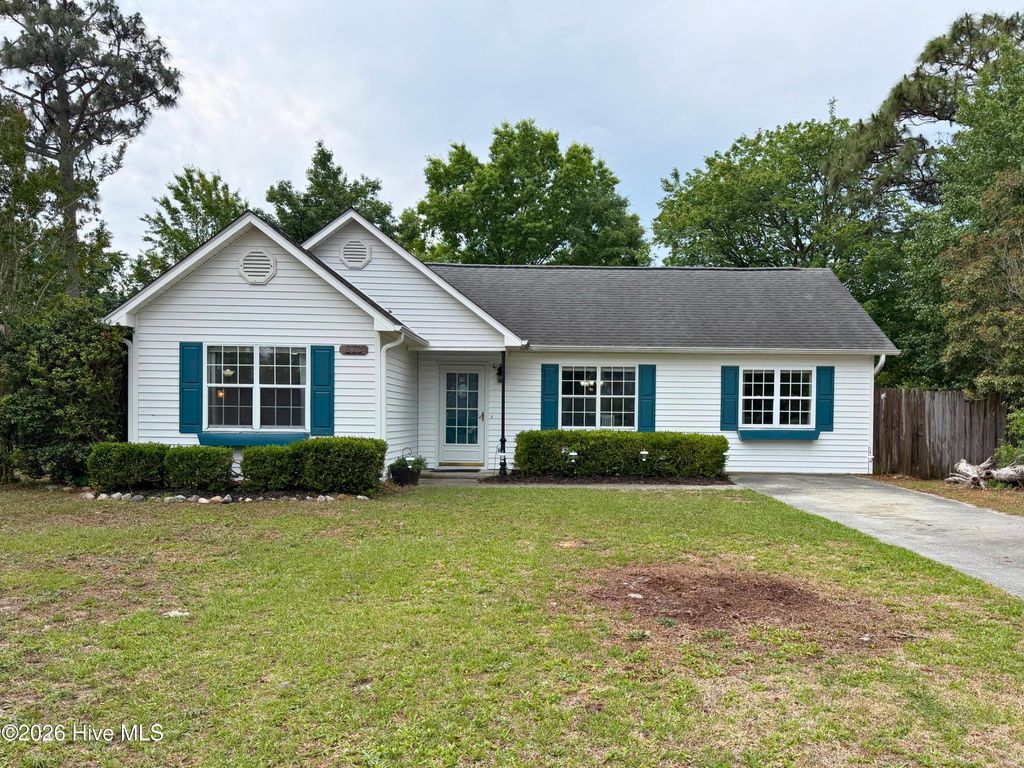Photo of 813 Autumn Leaves Court, Wilmington, NC (MLS # 100573107)