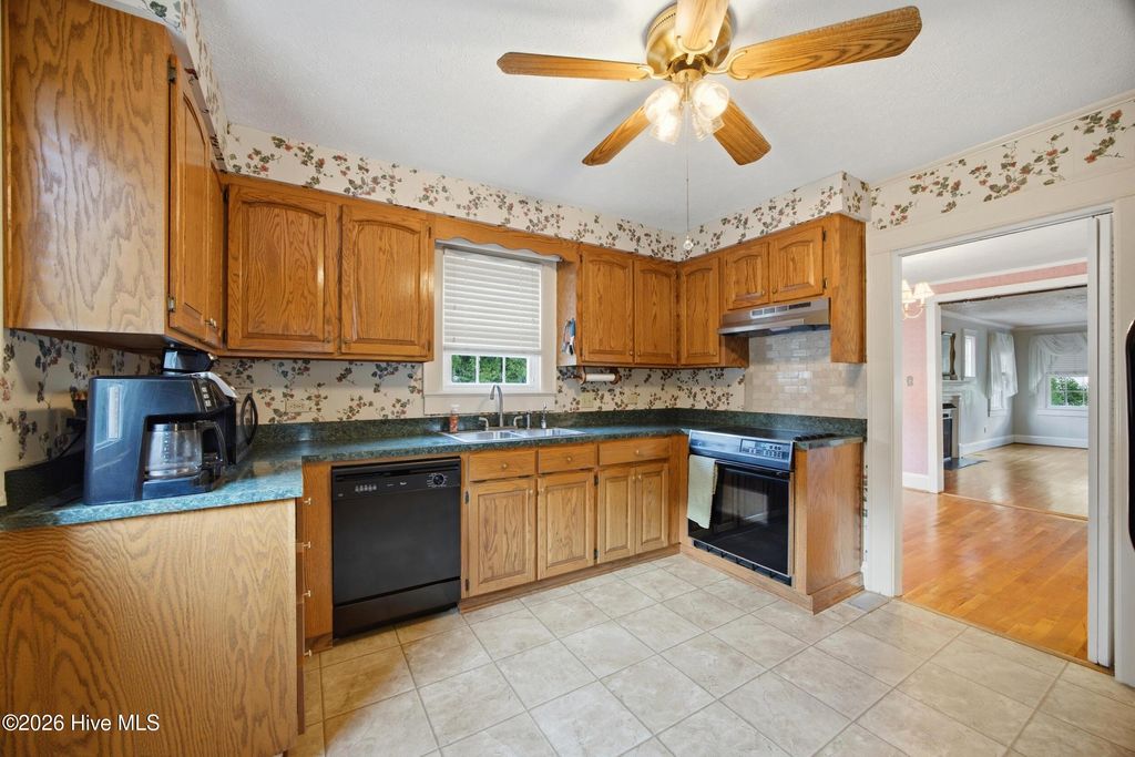 Photo of 409 Myrtle Avenue, Hamlet, NC 28345 (MLS # 100568592)