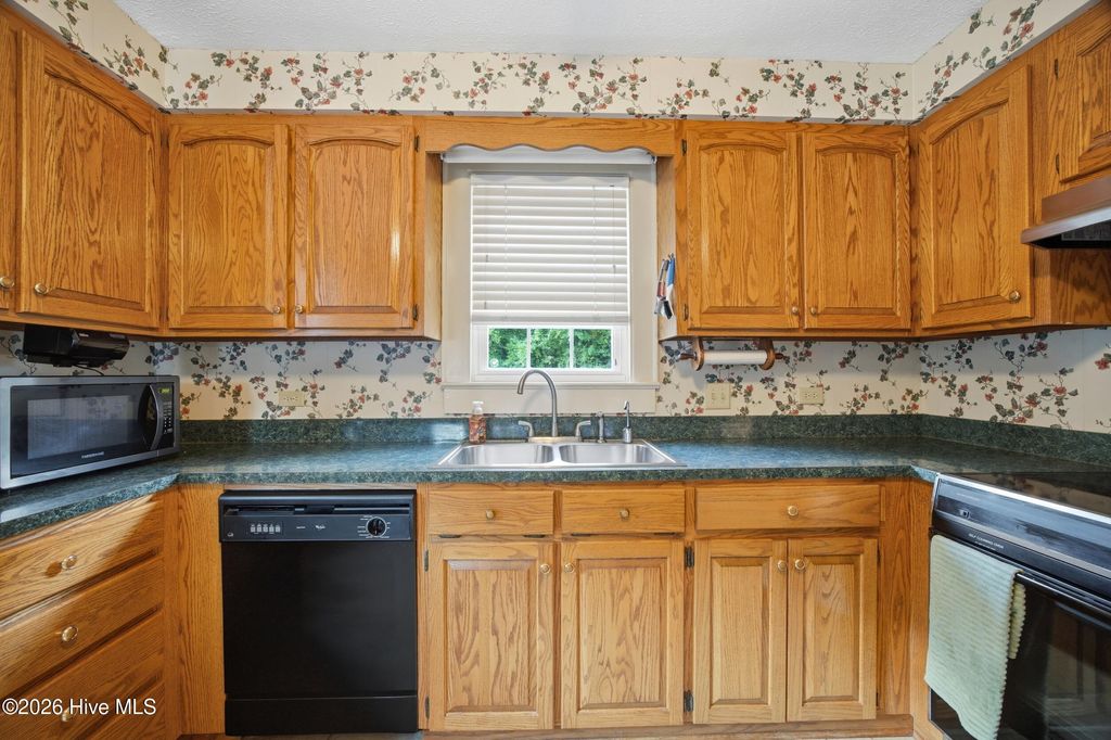 Photo of 409 Myrtle Avenue, Hamlet, NC 28345 (MLS # 100568592)