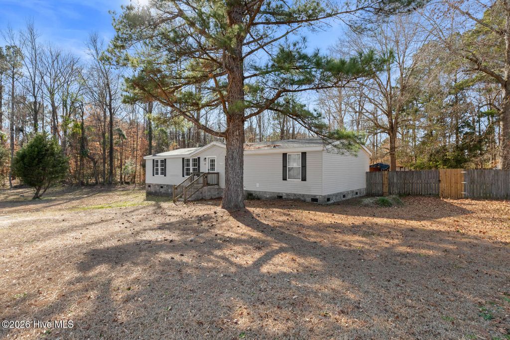 Photo of 113 Indian Cave Drive, Richlands, NC 28574 (MLS # 100550172)