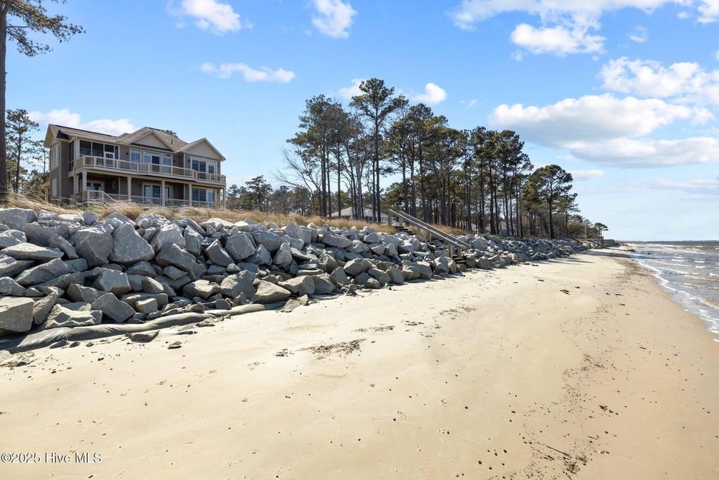 Photo of 486 Sandy Point Drive, Beaufort, NC 28516 (MLS # 100497447)