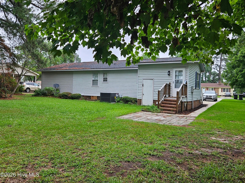 Photo of 113 Jefferson Street, Clinton, NC 28328 (MLS # 100591591)