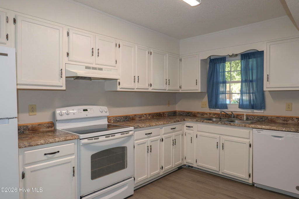 Photo of 108 King George Court, Jacksonville, NC 28546 (MLS # 100601126)