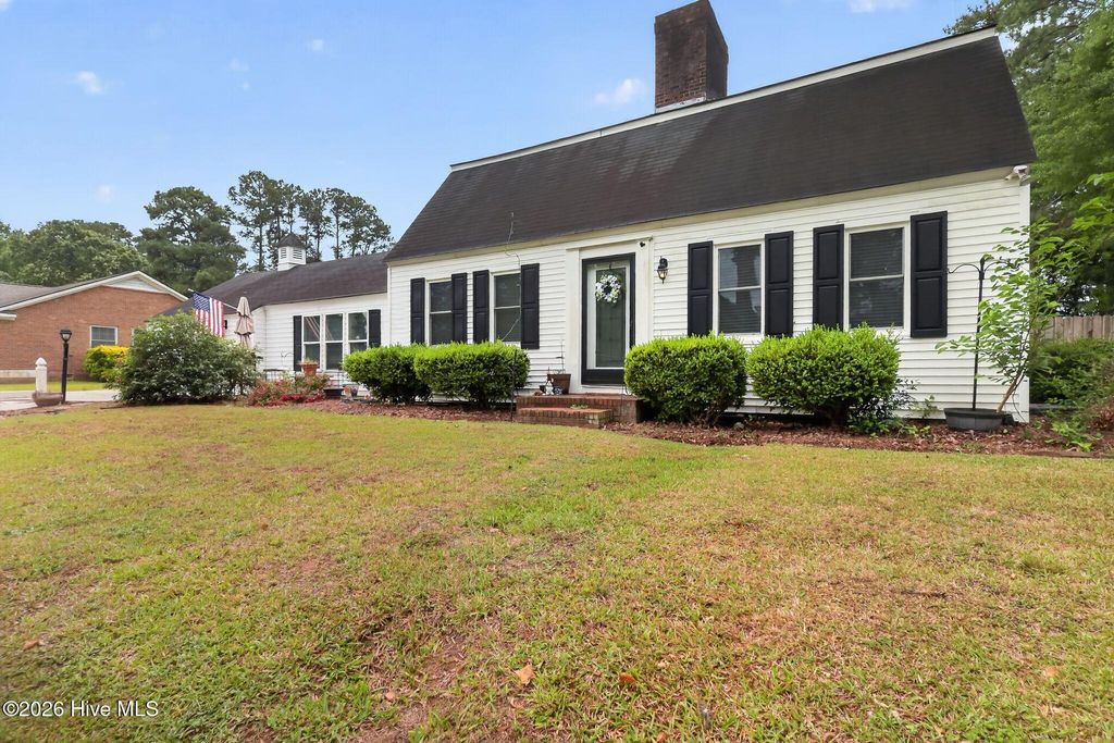 Photo of 206 Woodland Drive, Clinton, NC 28328 (MLS # 100575140)