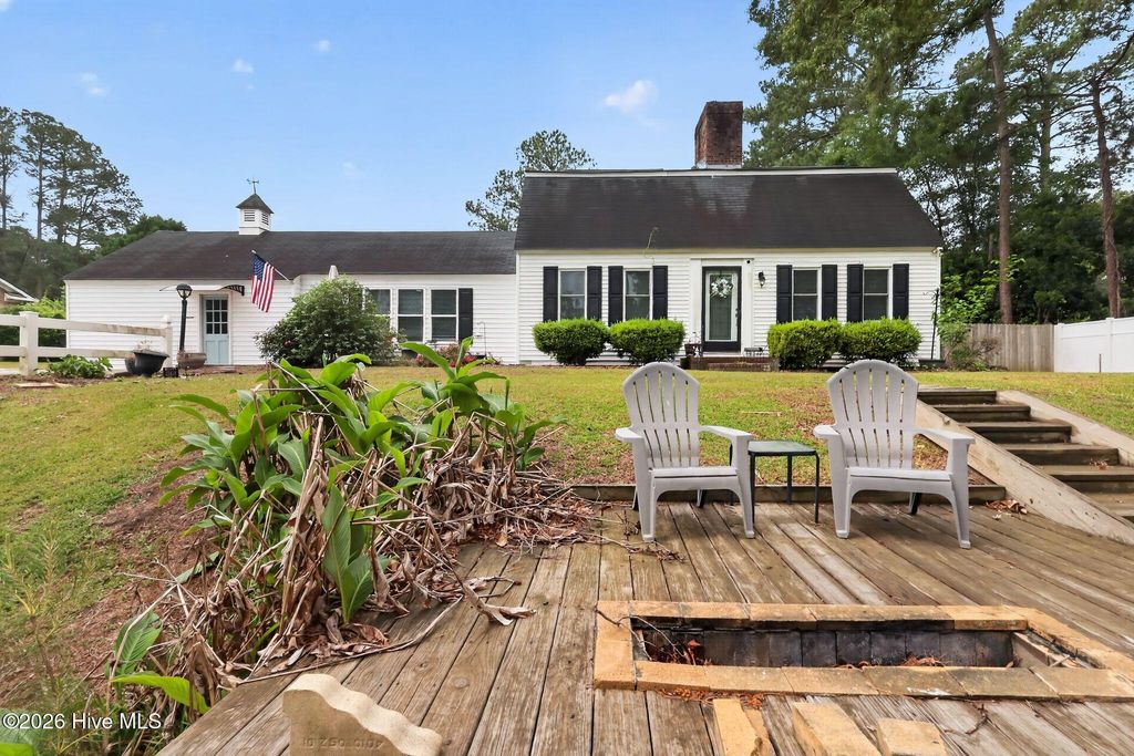 Photo of 206 Woodland Drive, Clinton, NC 28328 (MLS # 100575140)