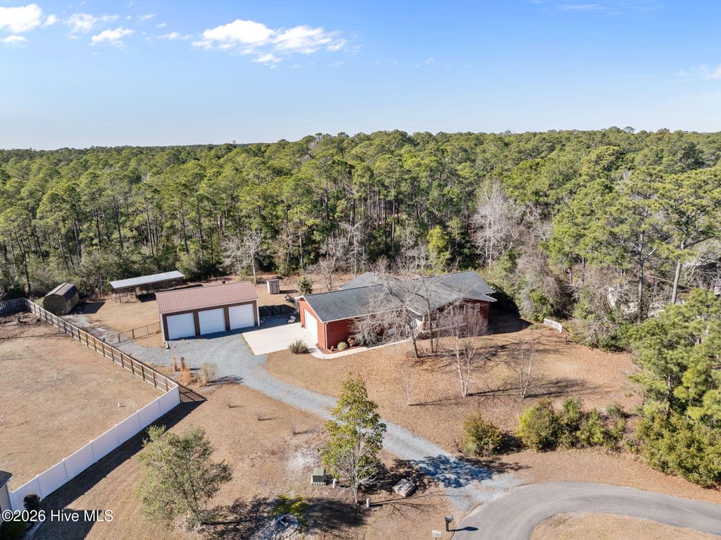 Photo of 102 Foxrun Drive, Hampstead, NC 28443 (MLS # 100554308)