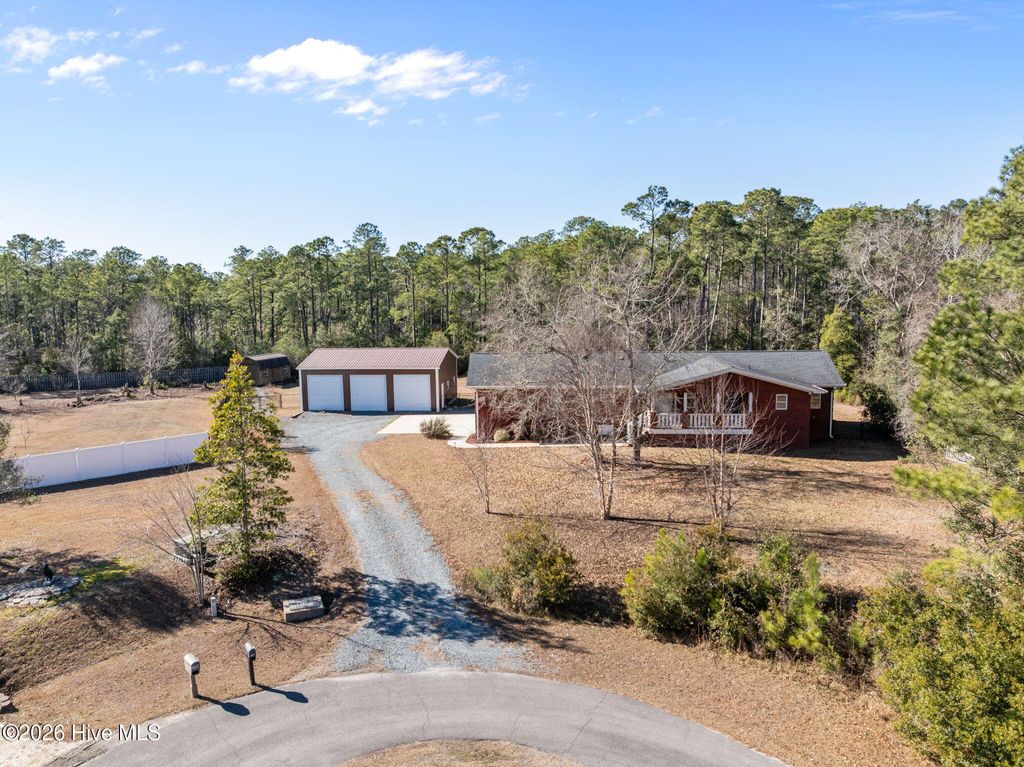 Photo of 102 Foxrun Drive, Hampstead, NC 28443 (MLS # 100554308)