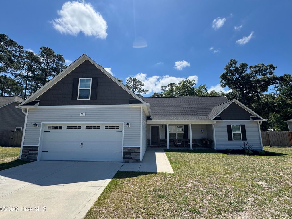 Photo of 225 Westfield Drive, Richlands, NC 28574 (MLS # 100577680)