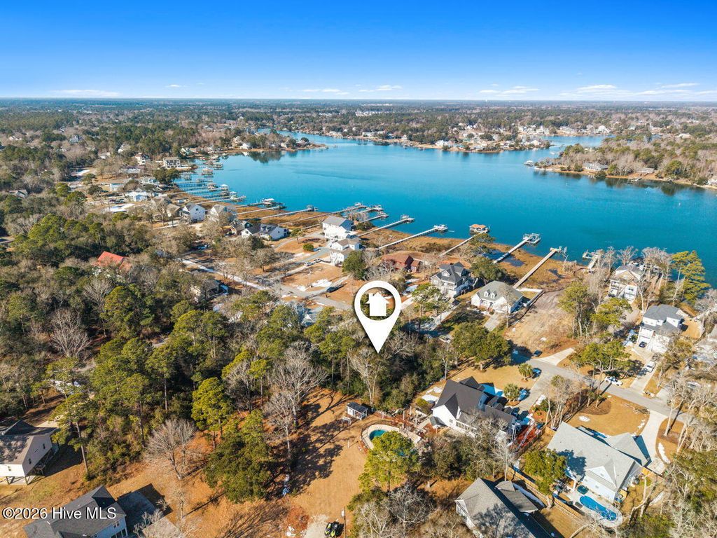 Photo of 814 Chadwick Shores Drive, Sneads Ferry, NC 28460 (MLS # 100552422)