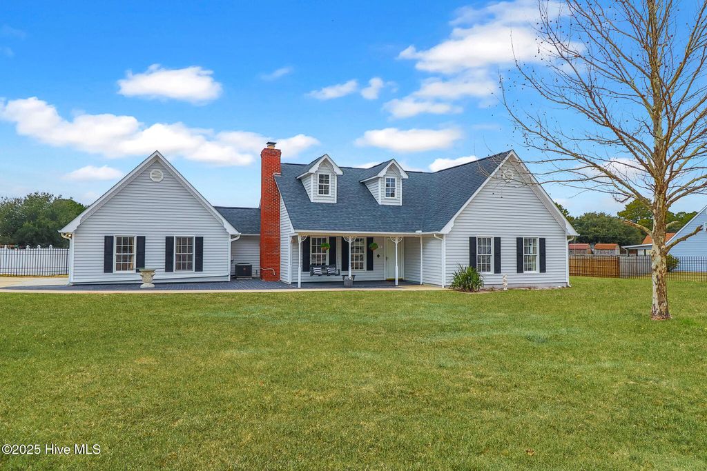 Photo of 229 Cottontail Run, Newport, NC 28570 (MLS # 100546375)