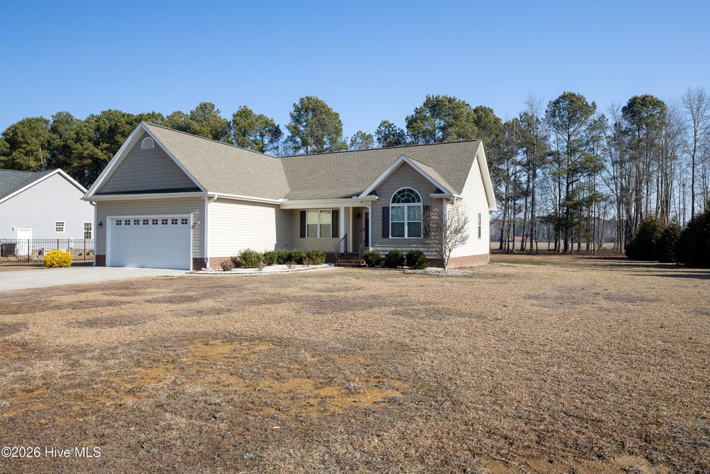 Photo of 111 New Pine Lane, Clinton, NC 28328 (MLS # 100553627)